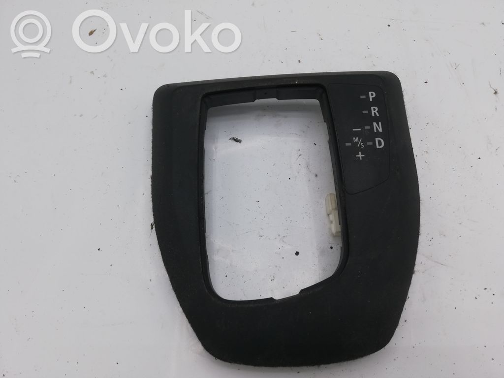 BMW 5 E60 E61 Pavarų perjungimo svirties apdaila (plastikinė) 
