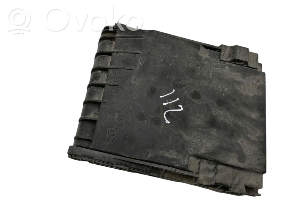 Volkswagen Golf Plus Tapa de caja de fusibles 