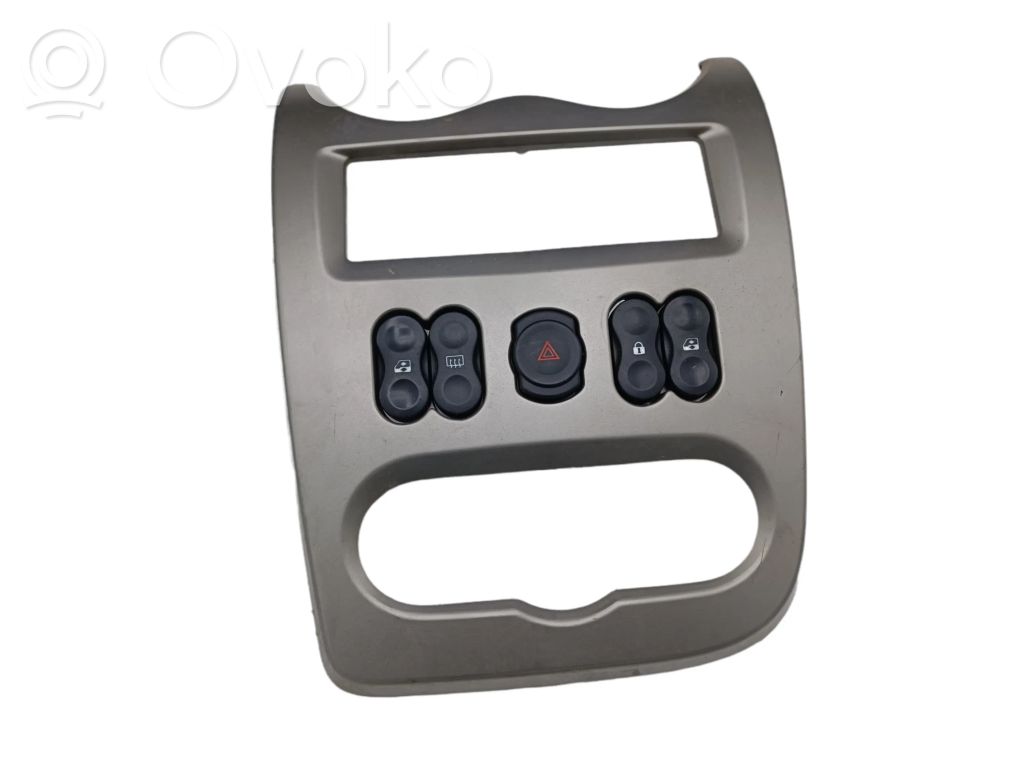 Dacia Sandero Hazard light switch 