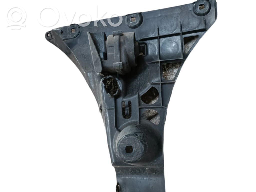 BMW 5 E60 E61 Galinis laikiklis bamperio 