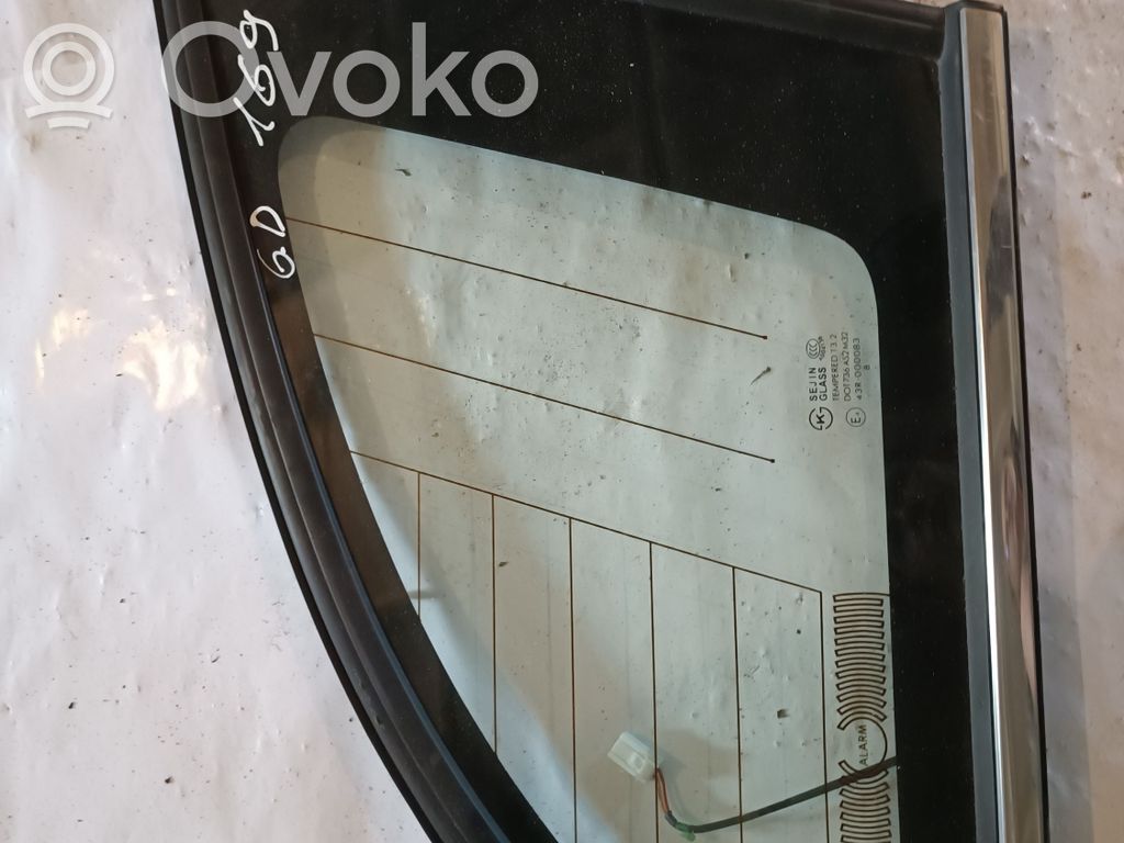 Suzuki Grand Vitara II Rear side window 