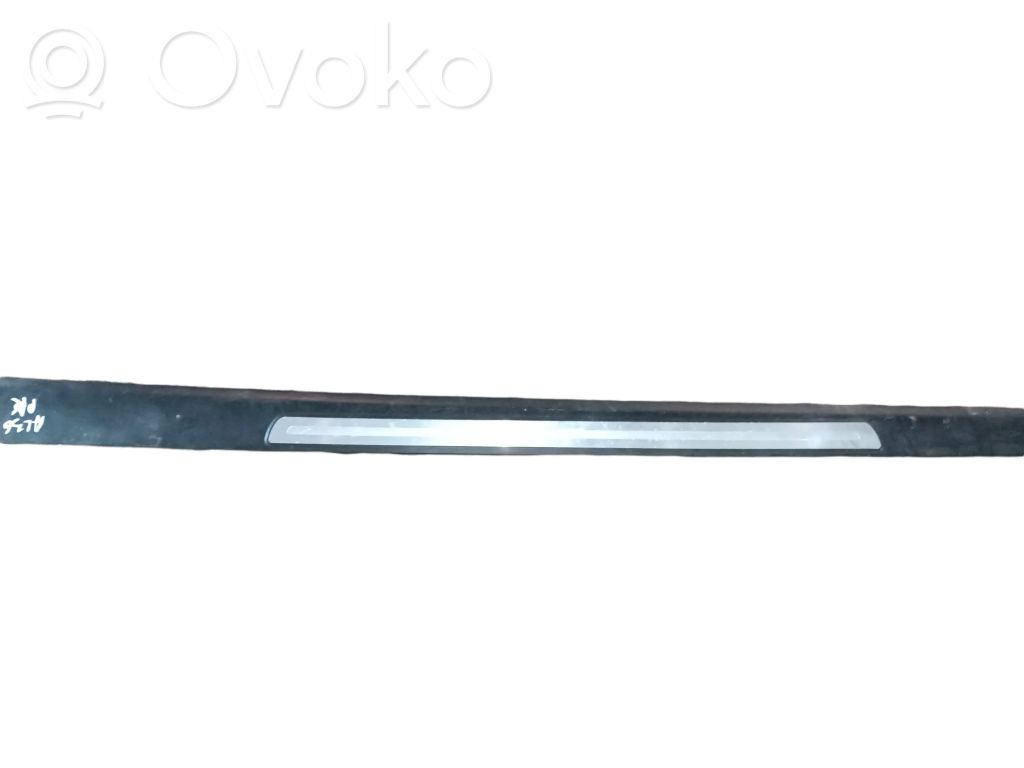 Audi A6 S6 C6 4F Listwa progowa przednia 