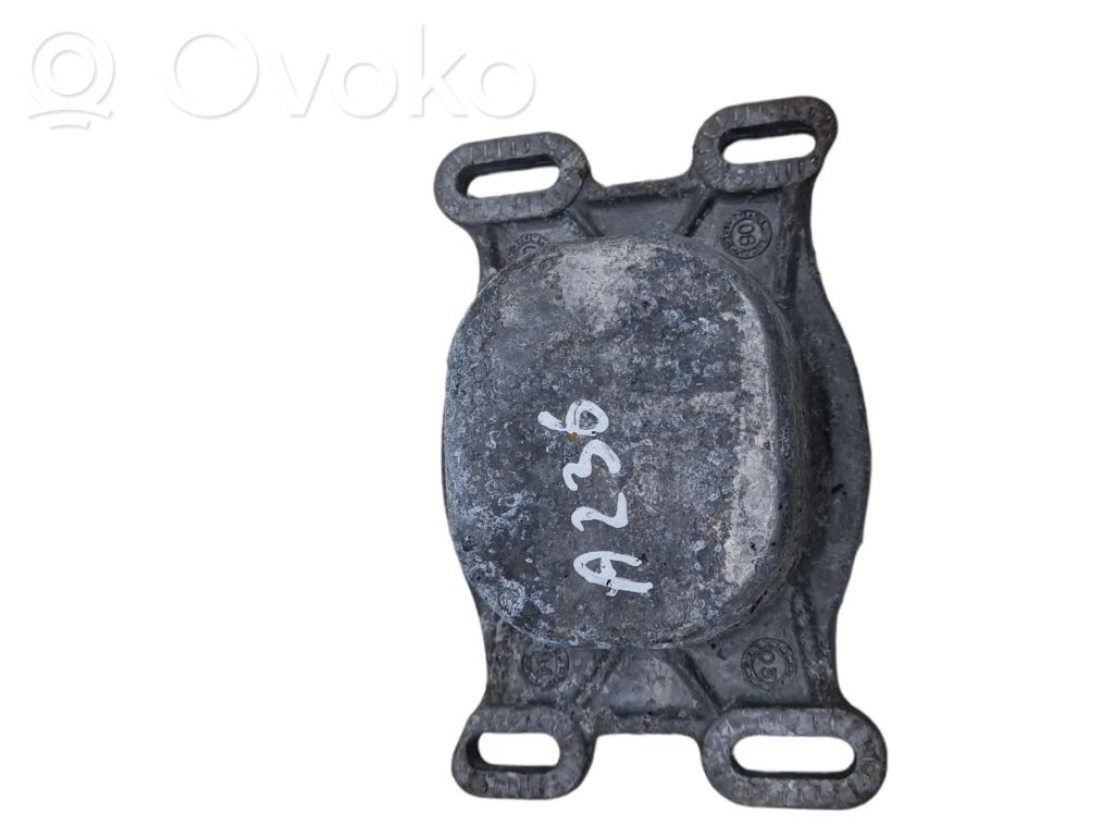Engine mounting bracket   4B0199335