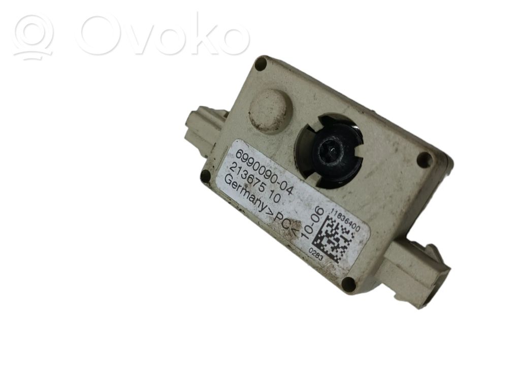 Pystyantennivahvistin   6990090,21367510