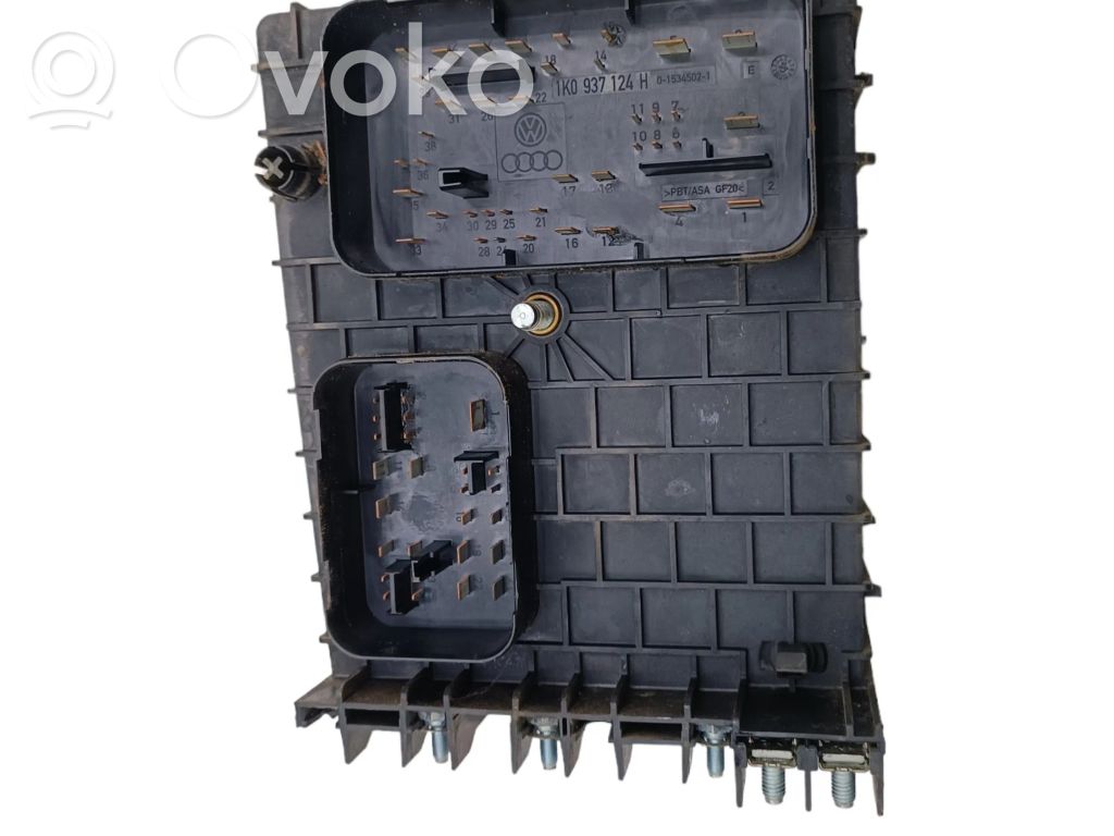 Audi A3 S3 8P Fuse module 