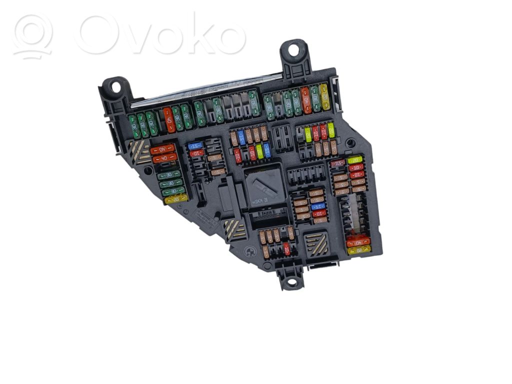 BMW 5 F10 F11 Ramka / Moduł bezpieczników 