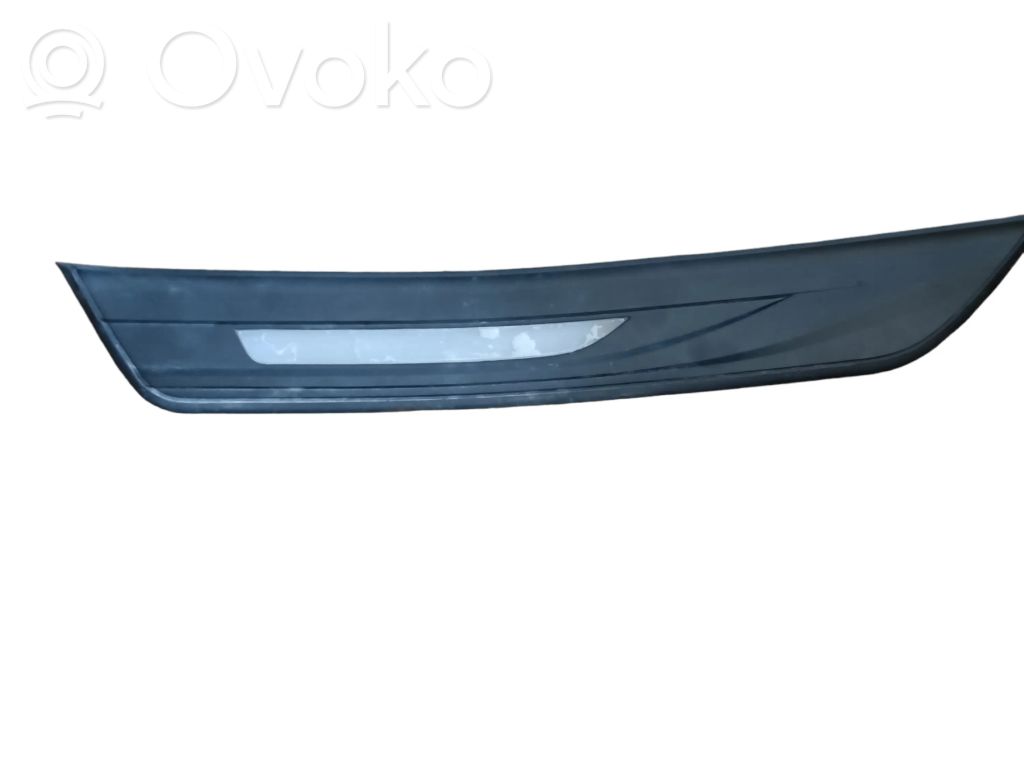 BMW 5 F10 F11 Takaoven kynnyksen suojalista 