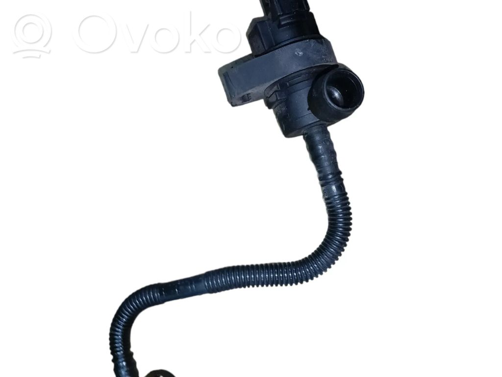 BMW 3 E90 E91 Fuel tank valve 