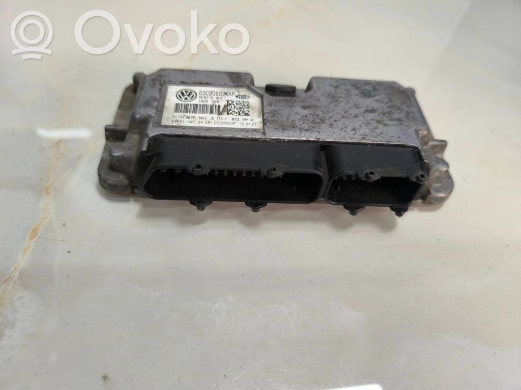 Volkswagen Golf VII Engine control unit/module 