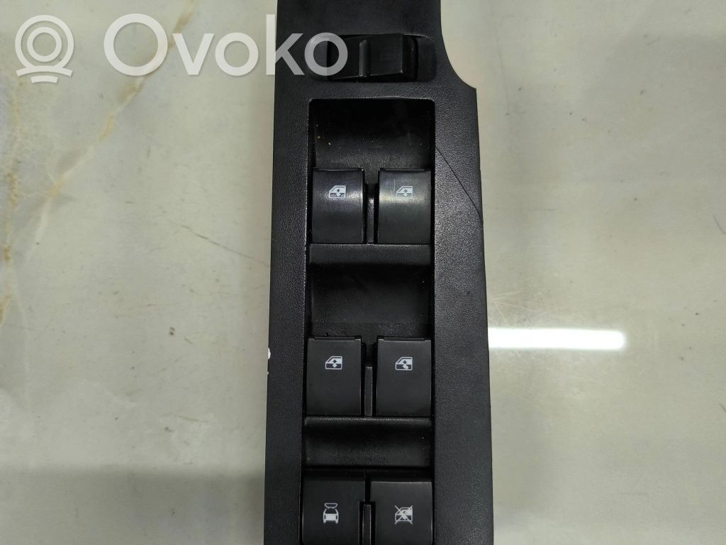 Chevrolet Captiva Electric window control switch 