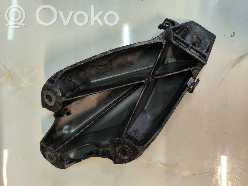 BMW X5 E70 Engine mounting bracket 