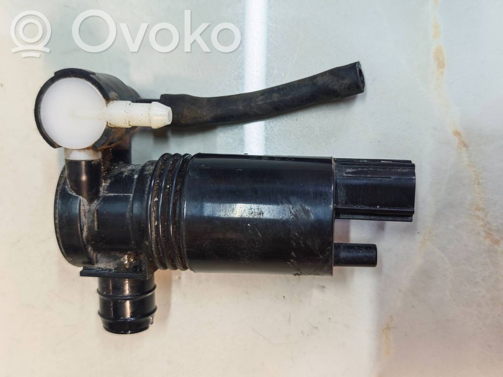 Volvo V40 Windscreen/windshield washer pump 