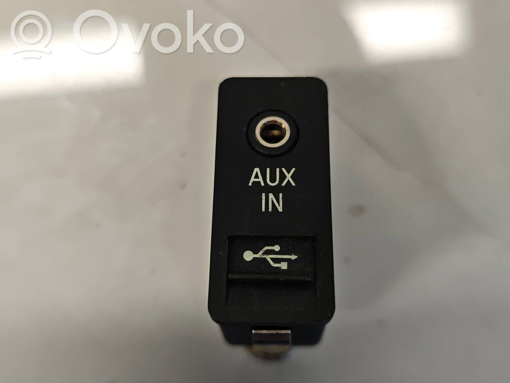 BMW 5 F10 F11 AUX in-socket connector 