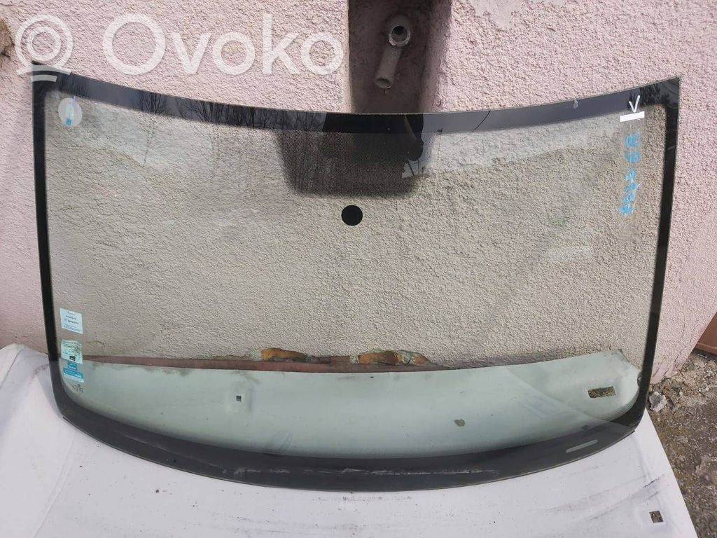 Volkswagen Polo V 6R Front windscreen/windshield window 