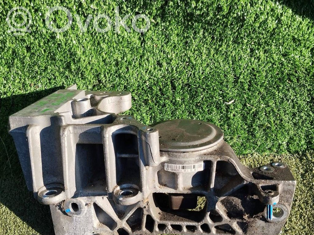 Renault Koleos I Engine mount bracket 
