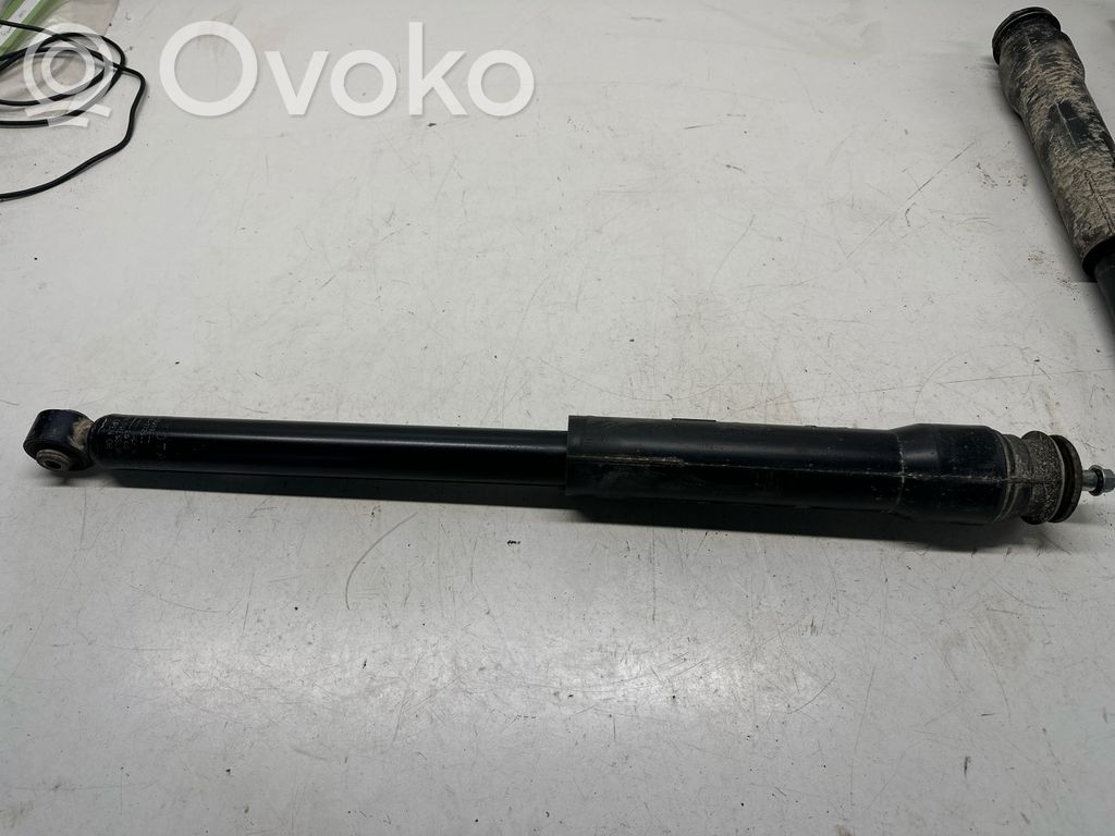 Toyota Yaris XP210 Stoßdämpfer hinten 