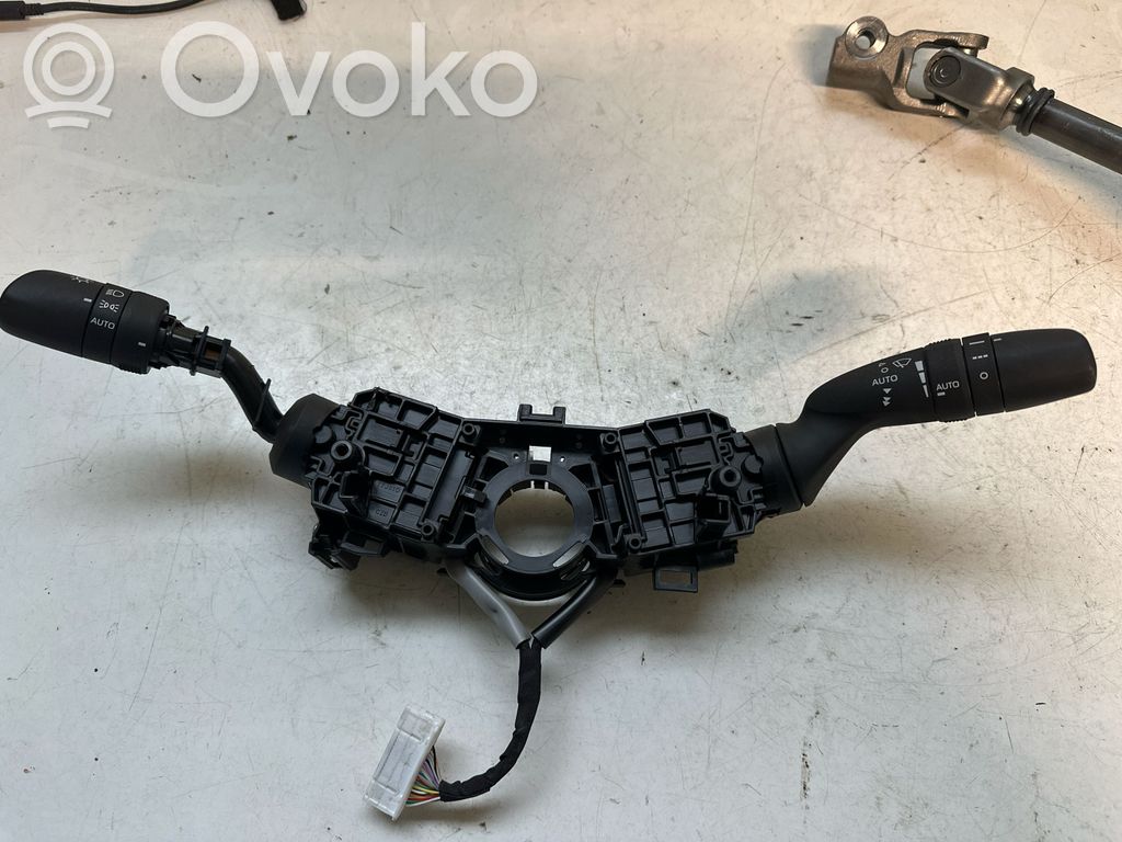 Toyota Yaris XP210 Posūkių/ šviesų rankenėlė 