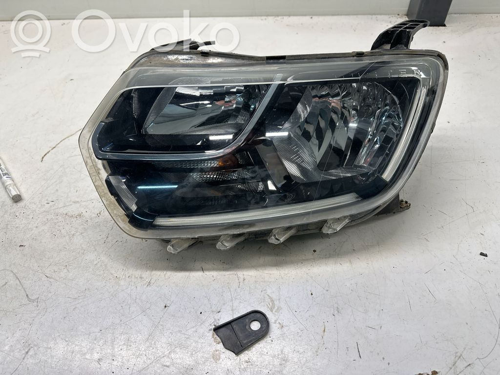 Dacia Duster II Lampa przednia 