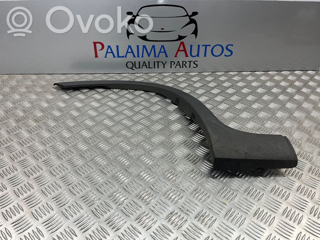 Fiat 500L Moldura de la aleta delantera 