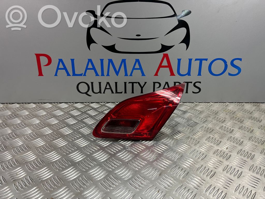 Tailgate rear/tail lights
