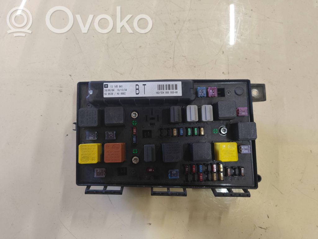 Opel Astra H Fuse module 