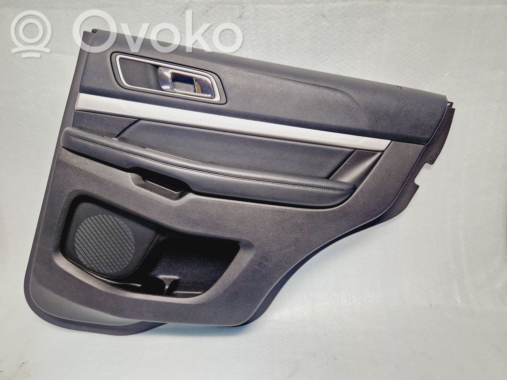 Ford Explorer V Takaoven verhoilu 