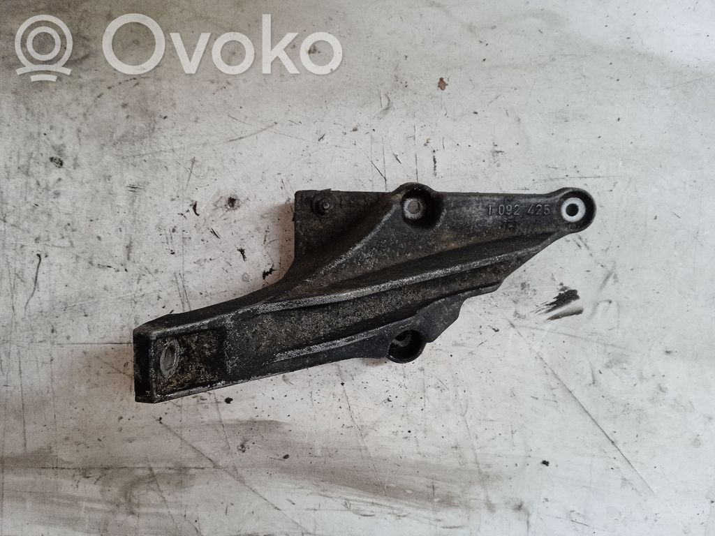 BMW 5 E39 Engine mounting bracket 