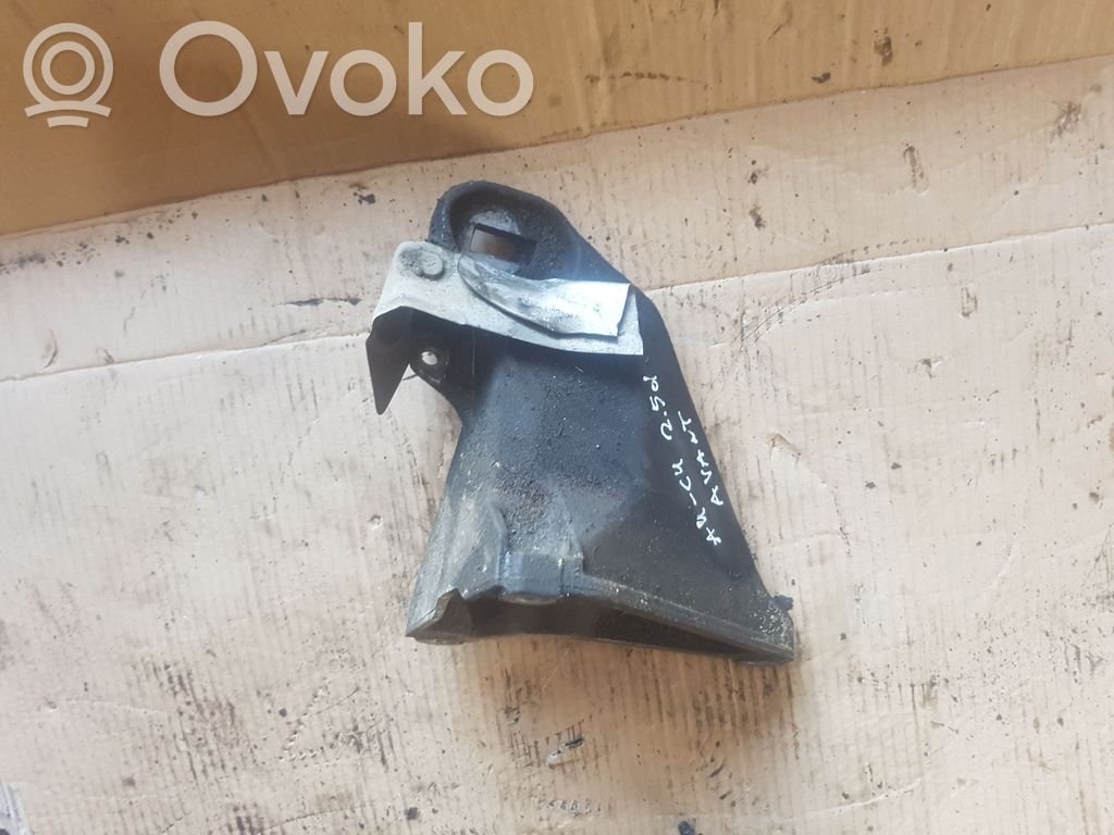 Audi A6 S6 C4 4A Engine mounting bracket 