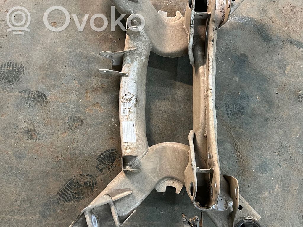 Audi A8 S8 D3 4E Galinis traversas 