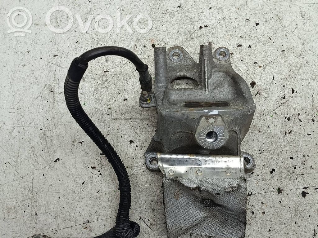 Audi Q7 4M Engine mounting bracket 