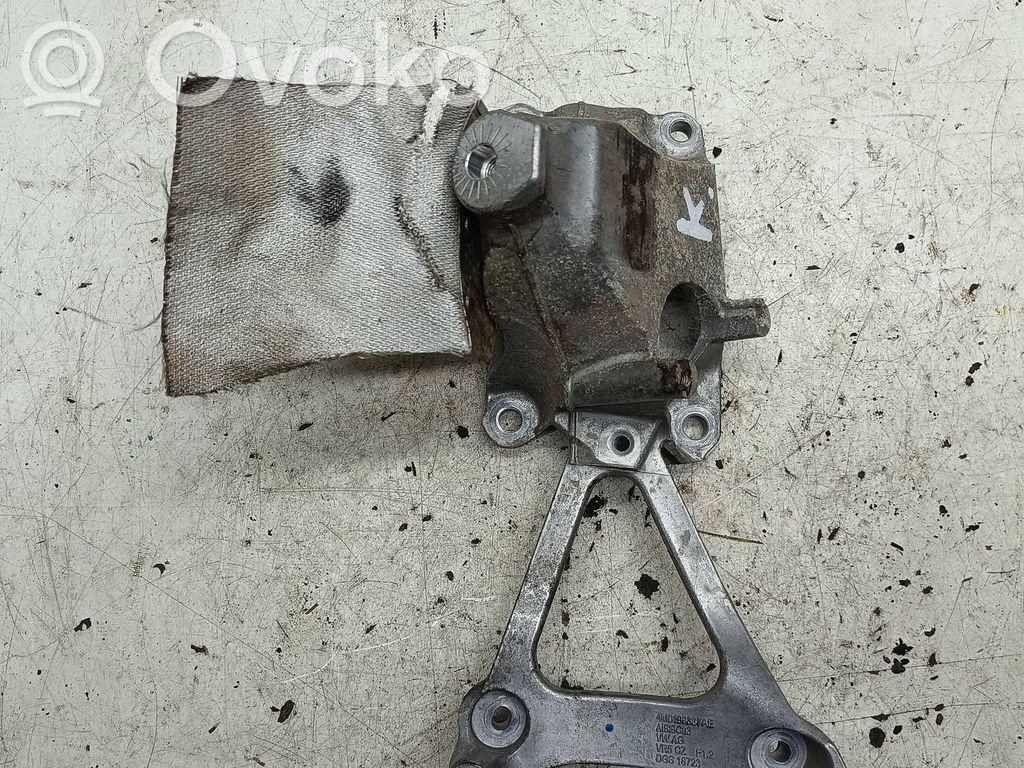 Audi Q7 4M Engine mounting bracket 