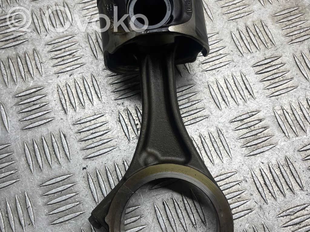 Infiniti FX Piston with connecting rod 