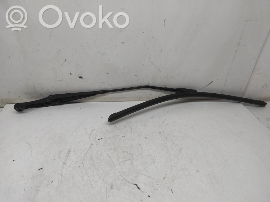 Audi A4 S4 B8 8K Front wiper blade arm 