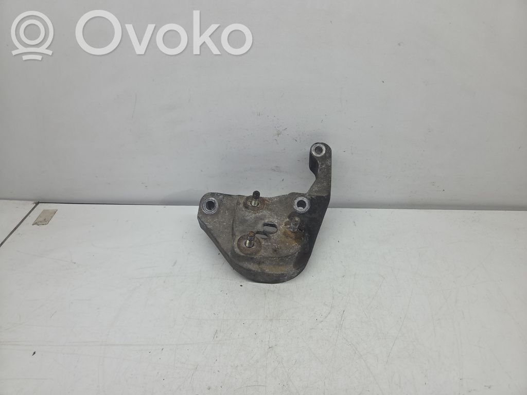 Volvo V50 Engine mounting bracket 