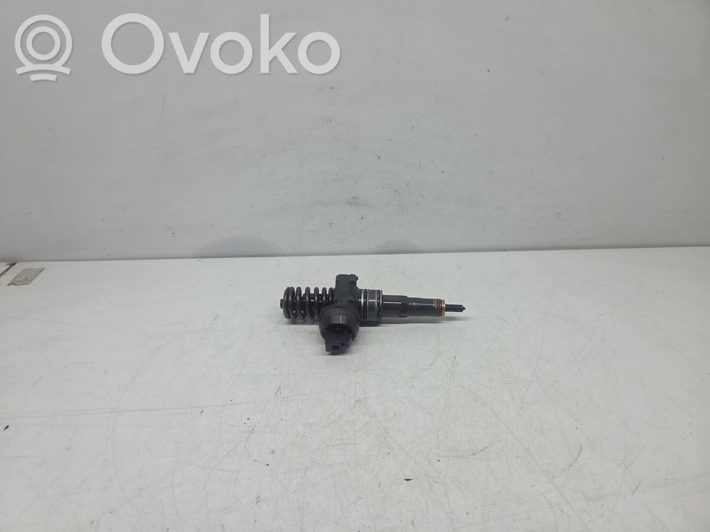 Audi A4 S4 B7 8E 8H Wtryskiwacz paliwa 