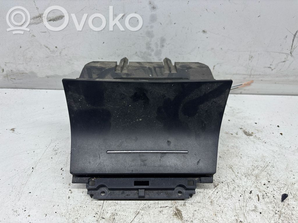 Skoda Octavia Mk2 (1Z) Popielniczka deski rozdzielczej 