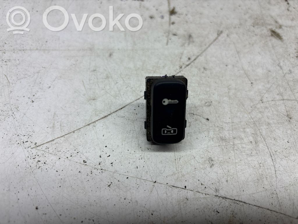 Skoda Octavia Mk2 (1Z) Central locking switch button 