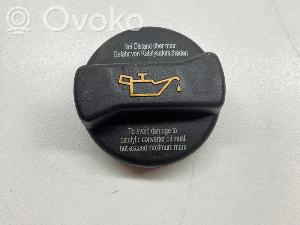 Volkswagen Golf VI Öljysäiliön täyttöaukon korkki 
