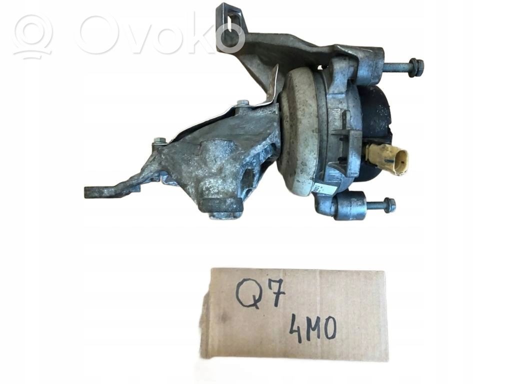 Audi Q7 4M Engine mount bracket 