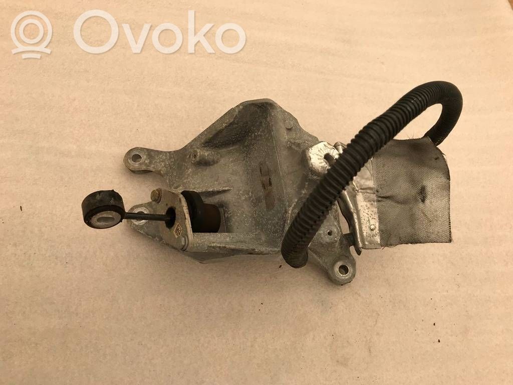Audi Q5 SQ5 FY Engine mounting bracket 