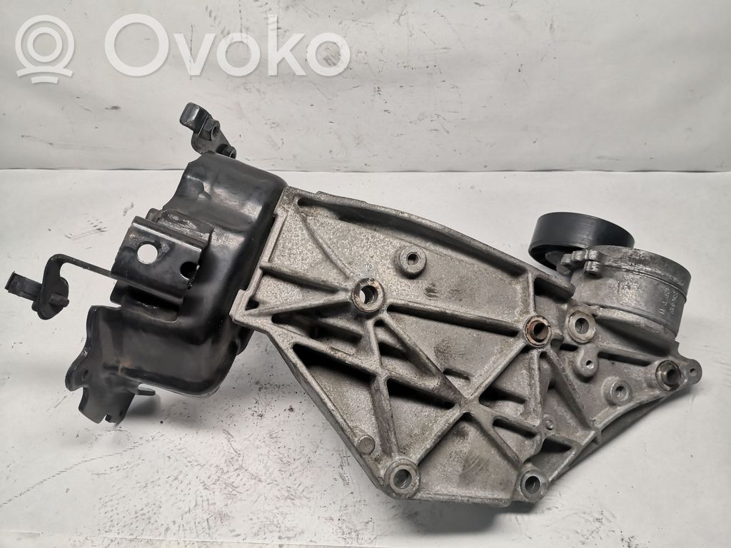 Volvo V50 Кронштейн генератора 