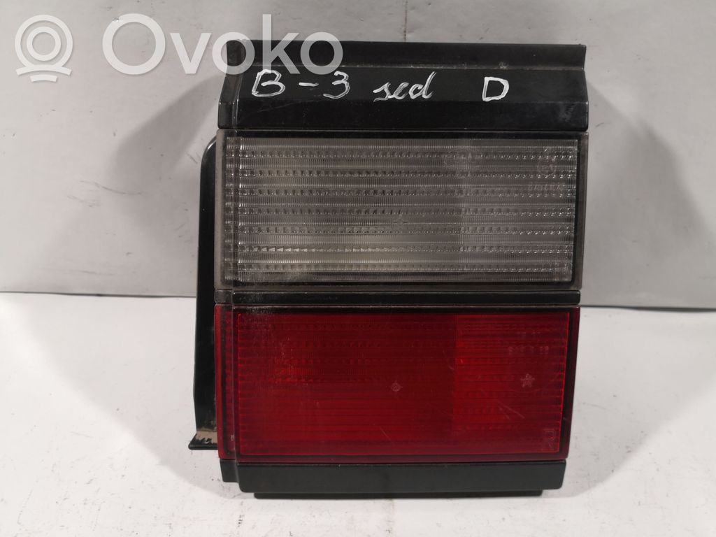 Volkswagen PASSAT B3 Aizmugurējais lukturis pārsegā 