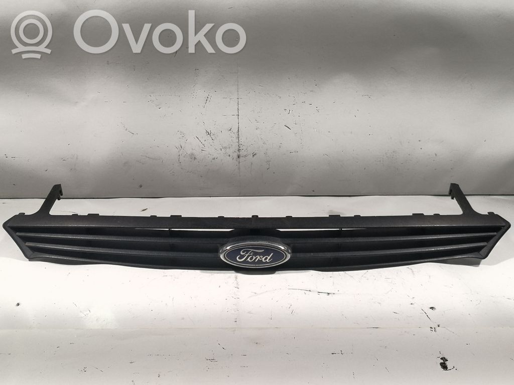 Ford Focus Front bumper upper radiator grill 