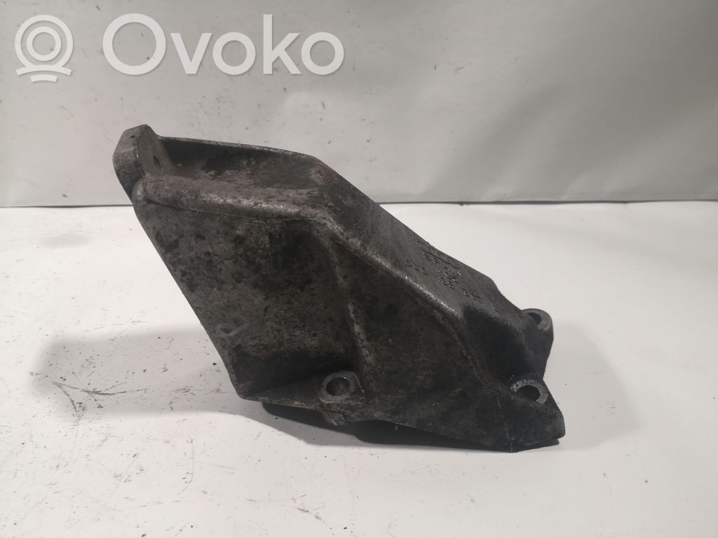 Volkswagen PASSAT B5 Engine mounting bracket 