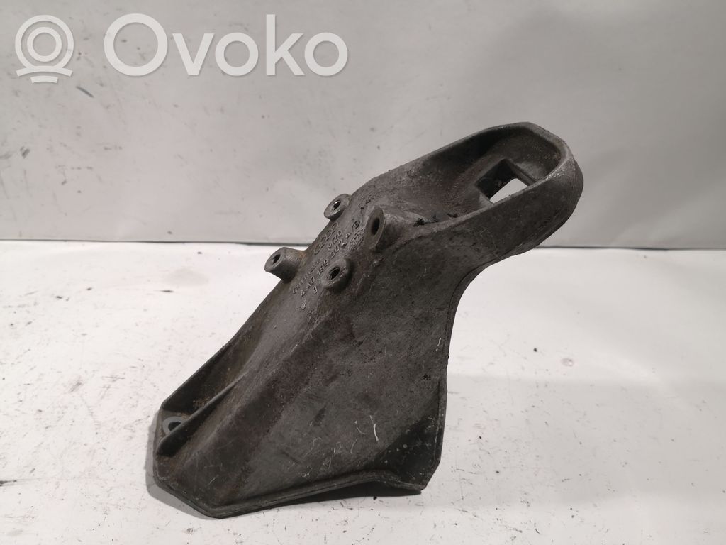 Audi A6 S6 C4 4A Engine mounting bracket 