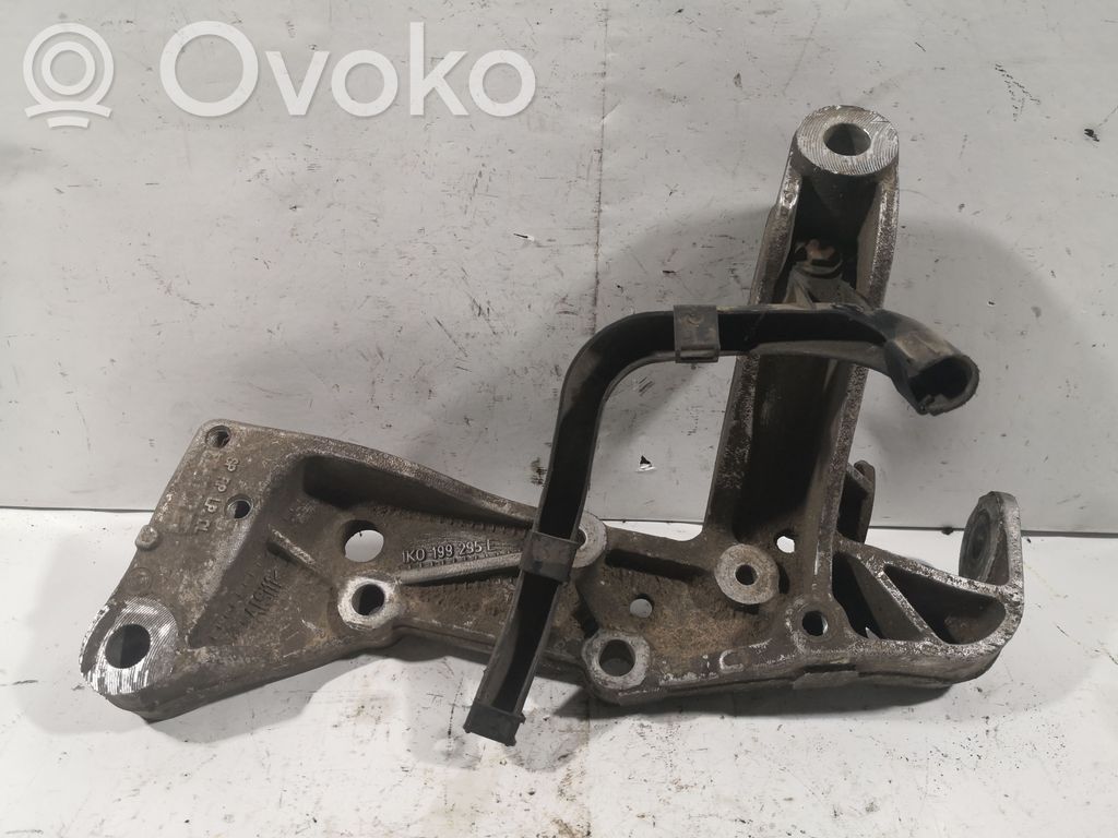 Volkswagen Golf V Front lower control arm/wishbone 