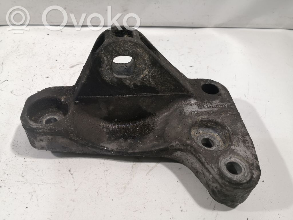 Volkswagen Transporter - Caravelle T5 Engine mounting bracket 