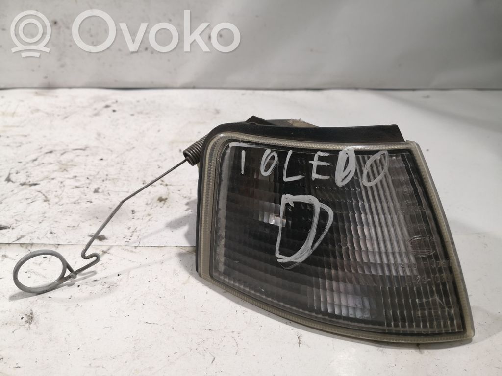 Seat Toledo I (1L) Kierunkowskaz przedni 