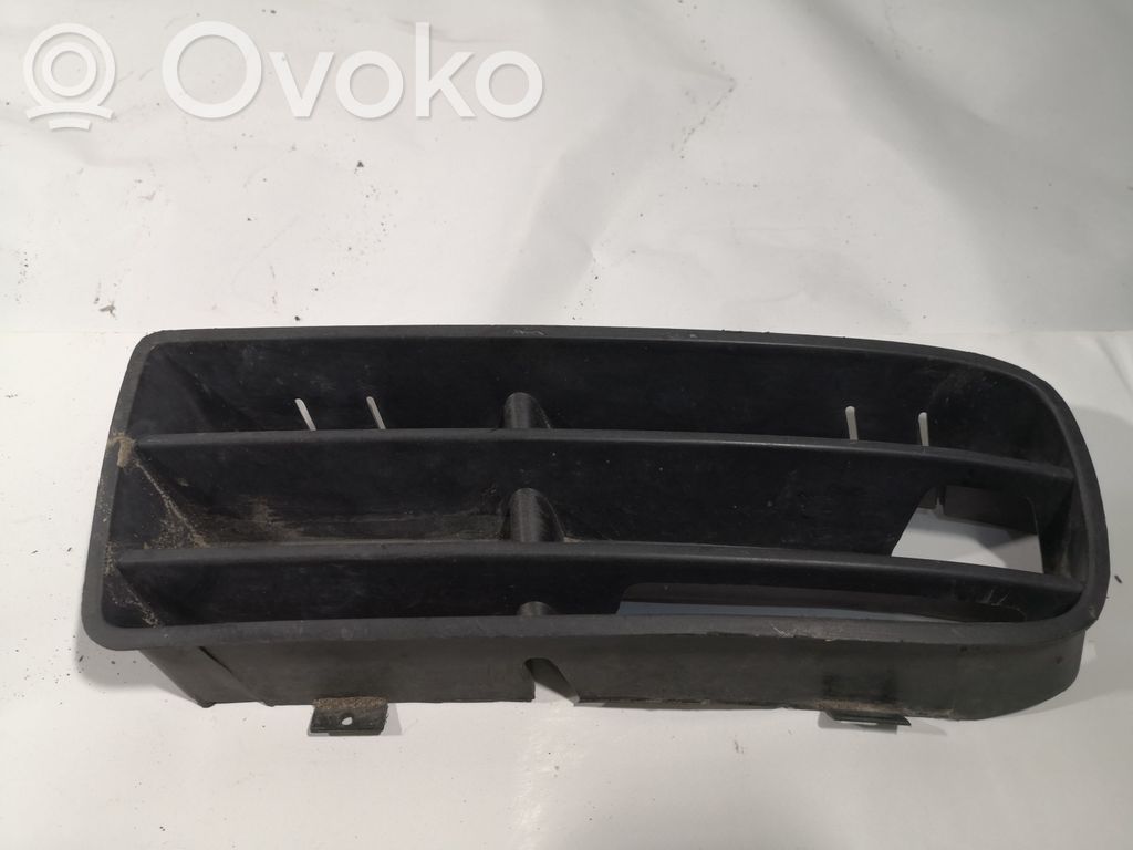 Volkswagen Golf IV Front bumper lower grill 