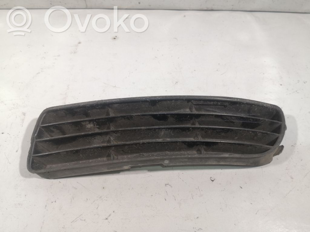 Audi A4 S4 B5 8D Kratka dolna zderzaka przedniego 